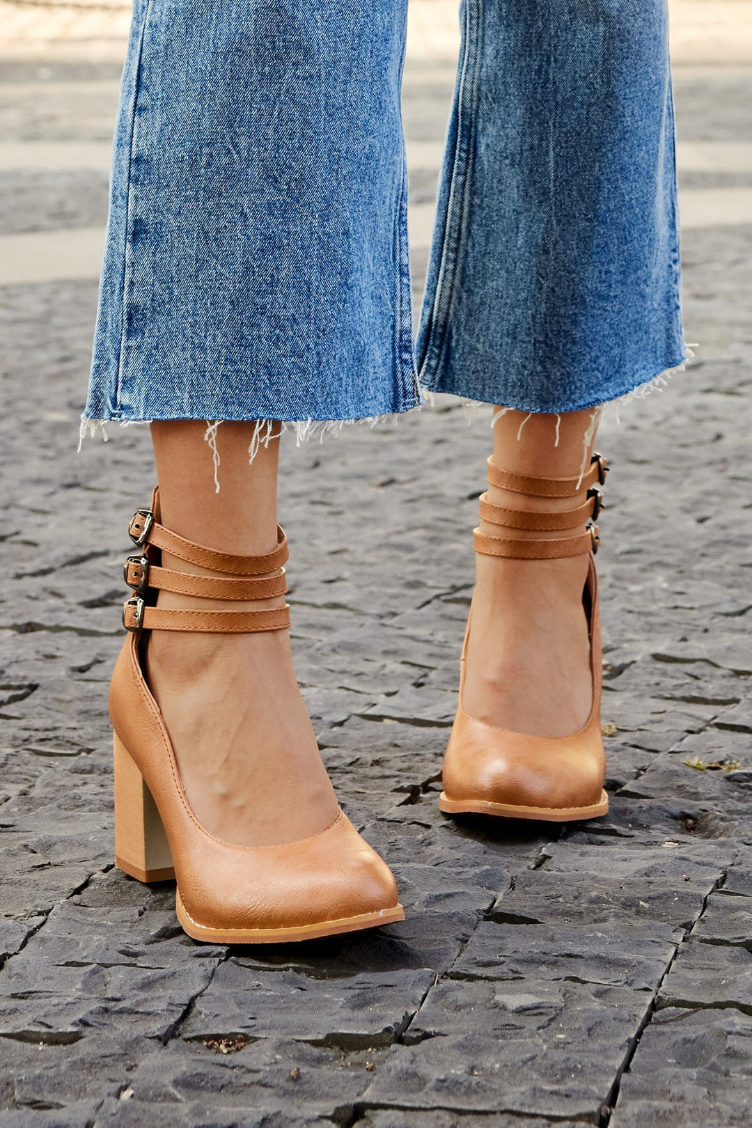 Casilda | Smooth sandals with ankle strap and chunky heel